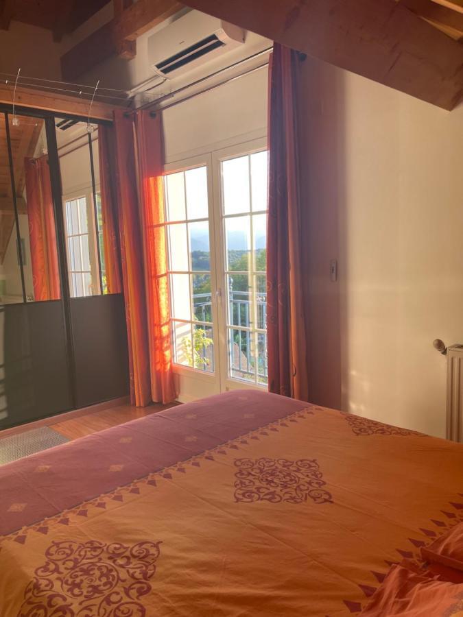 Gîtes de La Maison Bleue d'Estialescq Extérieur photo