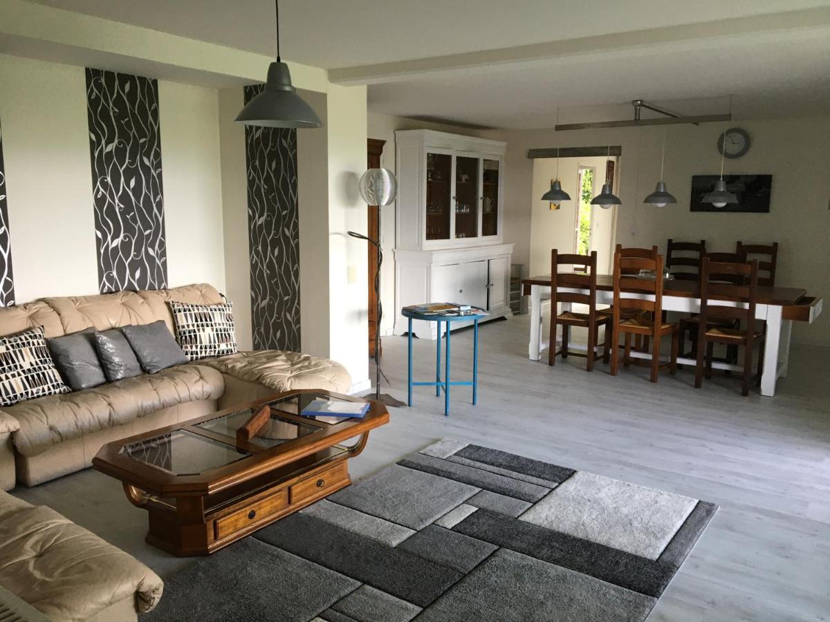 Gîtes de La Maison Bleue d'Estialescq Extérieur photo