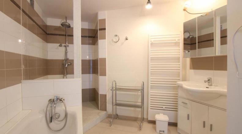 Gîtes de La Maison Bleue d'Estialescq Extérieur photo