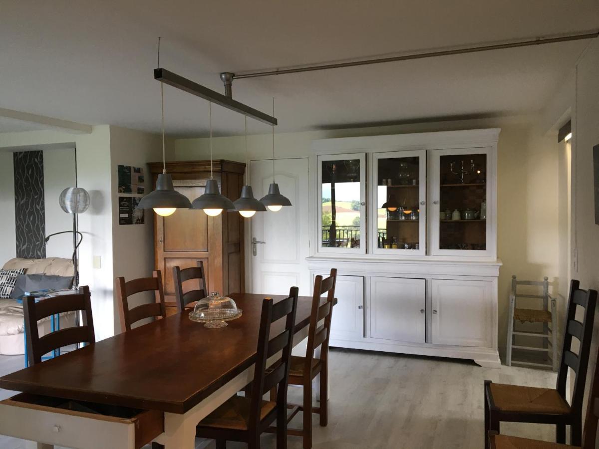 Gîtes de La Maison Bleue d'Estialescq Extérieur photo