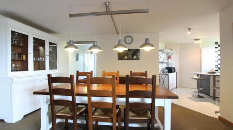 Gîtes de La Maison Bleue d'Estialescq Extérieur photo