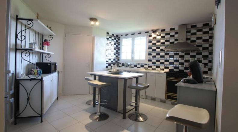 Gîtes de La Maison Bleue d'Estialescq Extérieur photo